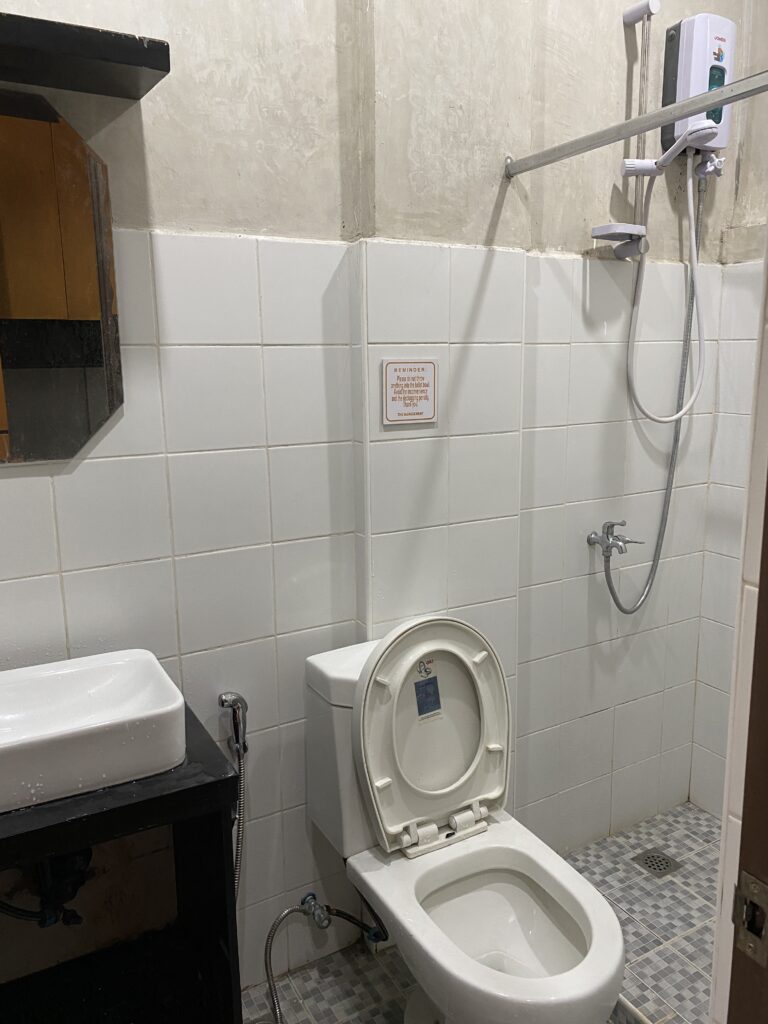 VCON Suites Sta Cruz Dormitory Bathroom with Water Heater and Bidet